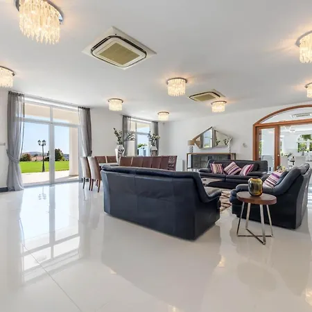 Andriani Villa *